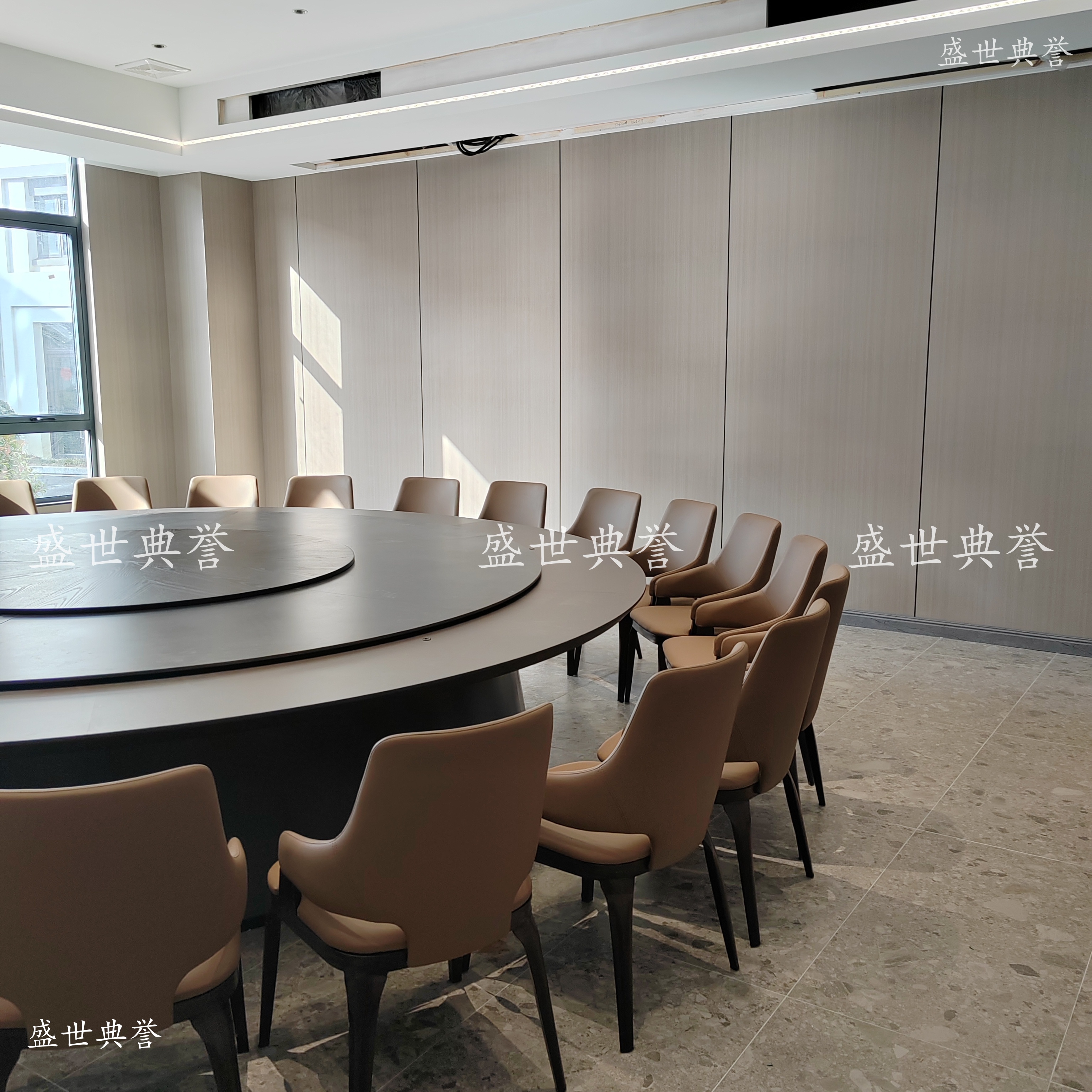 Electric tables and chairs for private rooms in Xinyu International Hotel, mountain and wild-style dining chairs for the courtyard restaurant, and modern and simple chairs for the local cuisine restaurant Specification image
