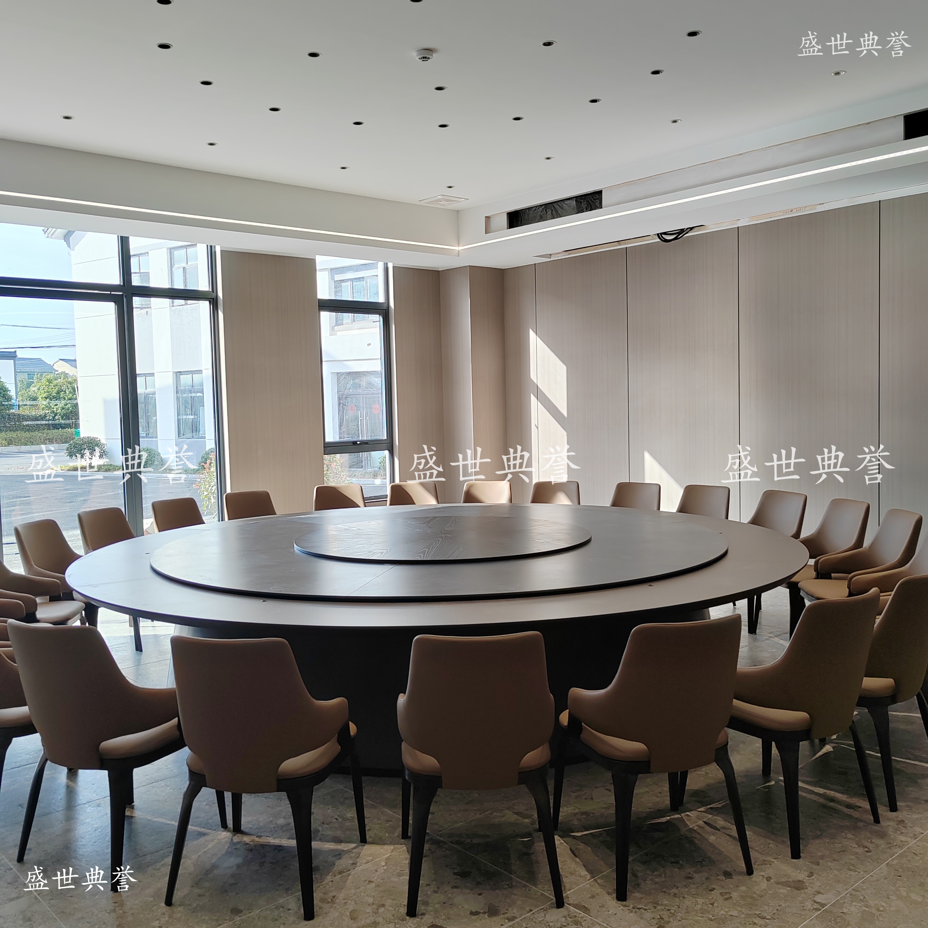 Electric tables and chairs for private rooms in Xinyu International Hotel, mountain and wild-style dining chairs for the courtyard restaurant, and modern and simple chairs for the local cuisine restaurant