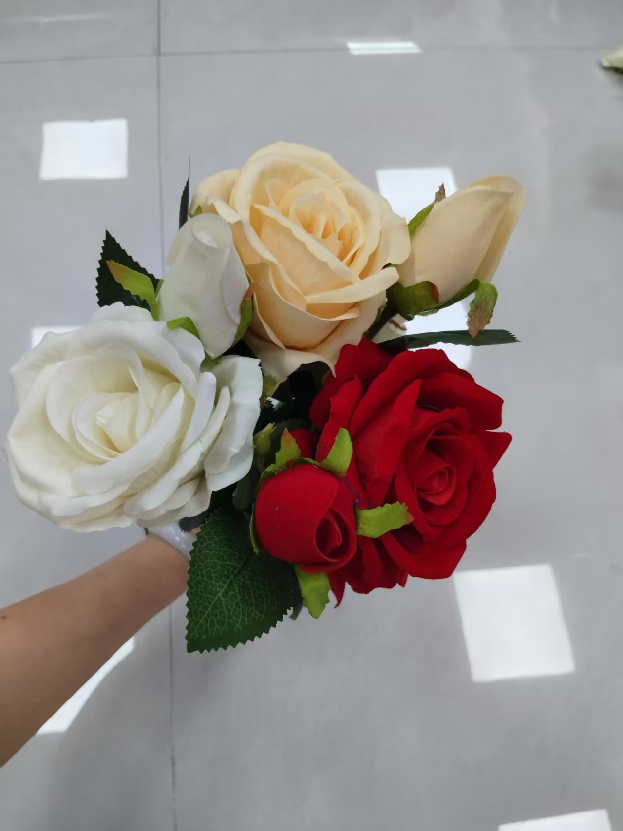 Simulated 1 flower bud 1, velvet cloth round rose bouquet manufacturer wholesale, lace wrapped rose, plastic flower, artificial flower, silk flower, artificial flower, wedding indoor and outdoor DIY decorative flower, shooting props in stock, replenishing cabinet