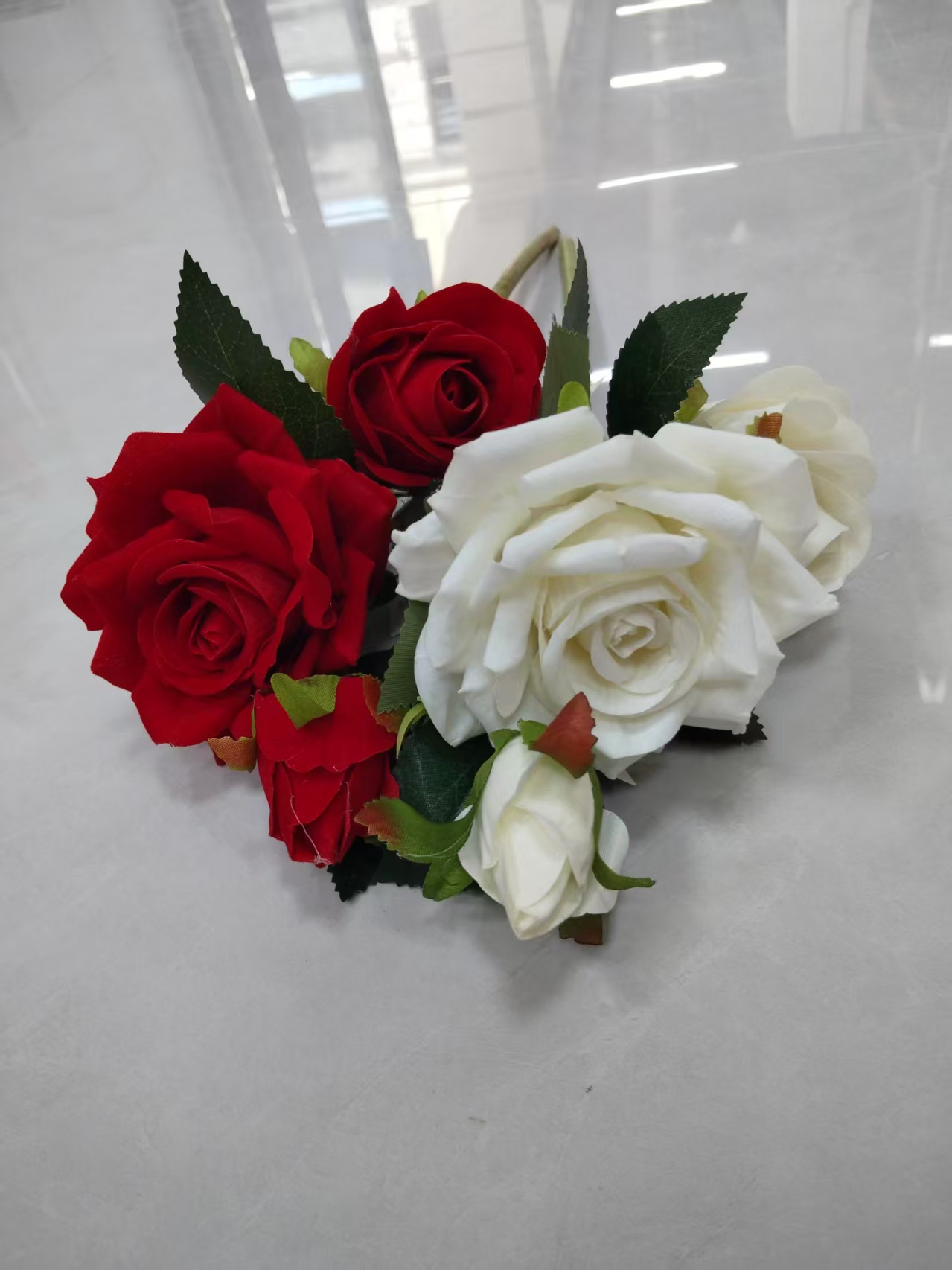 Simulated 1 flower bud 1, velvet rose bouquet manufacturer wholesale, lace wrapped rose, plastic flower, artificial flower, silk flower, artificial flower, wedding indoor and outdoor DIY decorative flower, shooting props in stock, replenishing cabinet details Picture