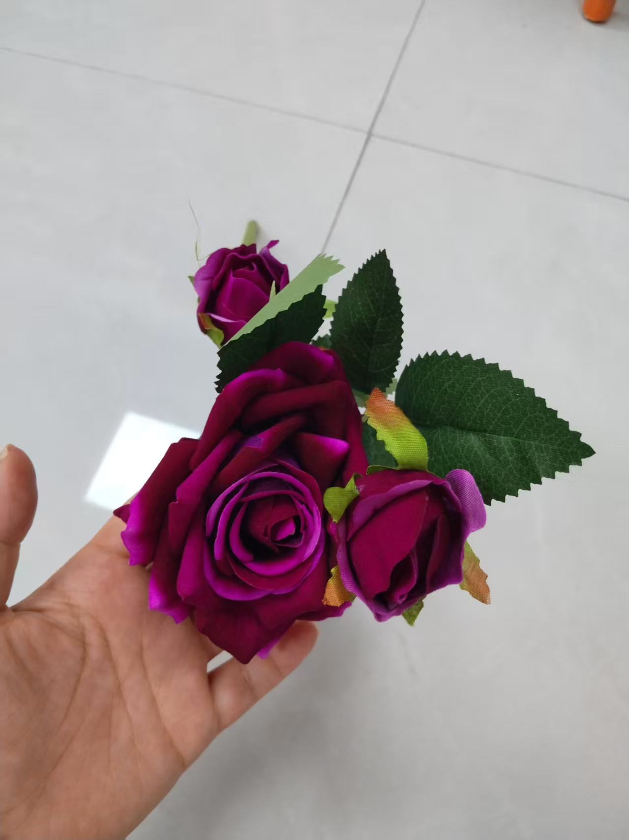Simulation 1 flower 2 buds velvet fabric diamond rose plastic flower rose bouquet manufacturer wholesale lace wrapped rose plastic flower artificial flower silk flower artificial flower wedding indoor and outdoor DIY decorative flower shooting props in stock replenishment cabinet Item Picture