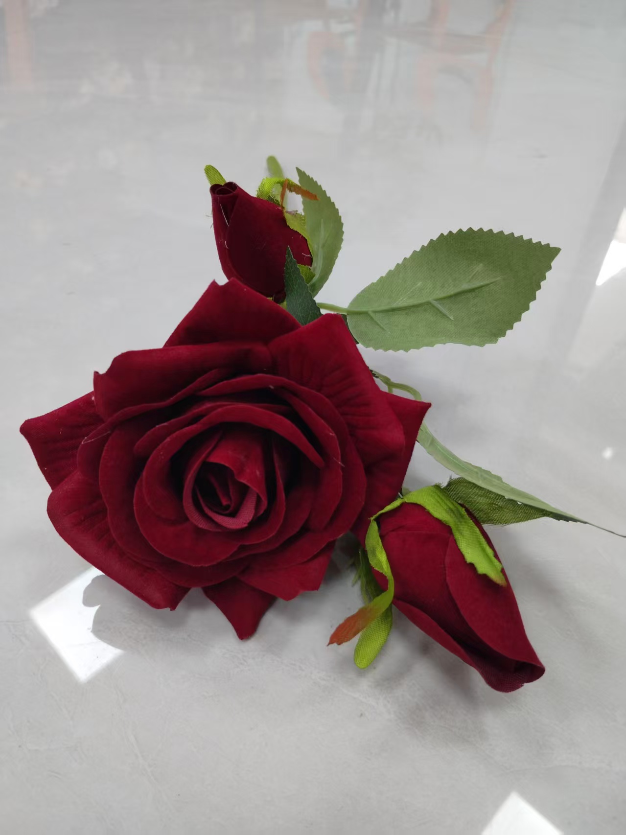 Simulated 1 flower 2 buds velvet fabric crown rose plastic flower rose bouquet manufacturer wholesale lace wrapped rose plastic flower artificial flower silk flower artificial flower wedding indoor and outdoor DIY decorative flower shooting props in stock replenishment cabinet Specification image