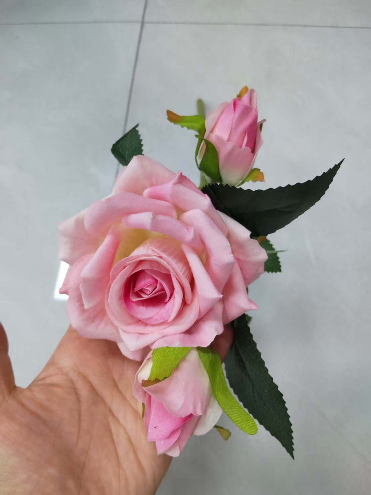 Simulation 1 flower 2 buds velvet fabric diamond rose plastic flower rose bouquet manufacturer wholesale lace wrapped rose plastic flower artificial flower silk flower artificial flower wedding indoor and outdoor DIY decorative flower shooting props in stock replenishment cabinet details Picture
