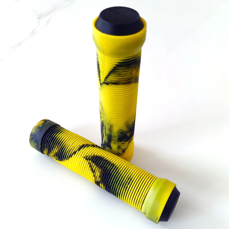BT-025, 029 dual-color ribbed rubber handlebar covers, bicycle handlebar covers, folding road bicycle handlebar covers, bicycle grip, double-way handlebar covers, grip Application Scenario