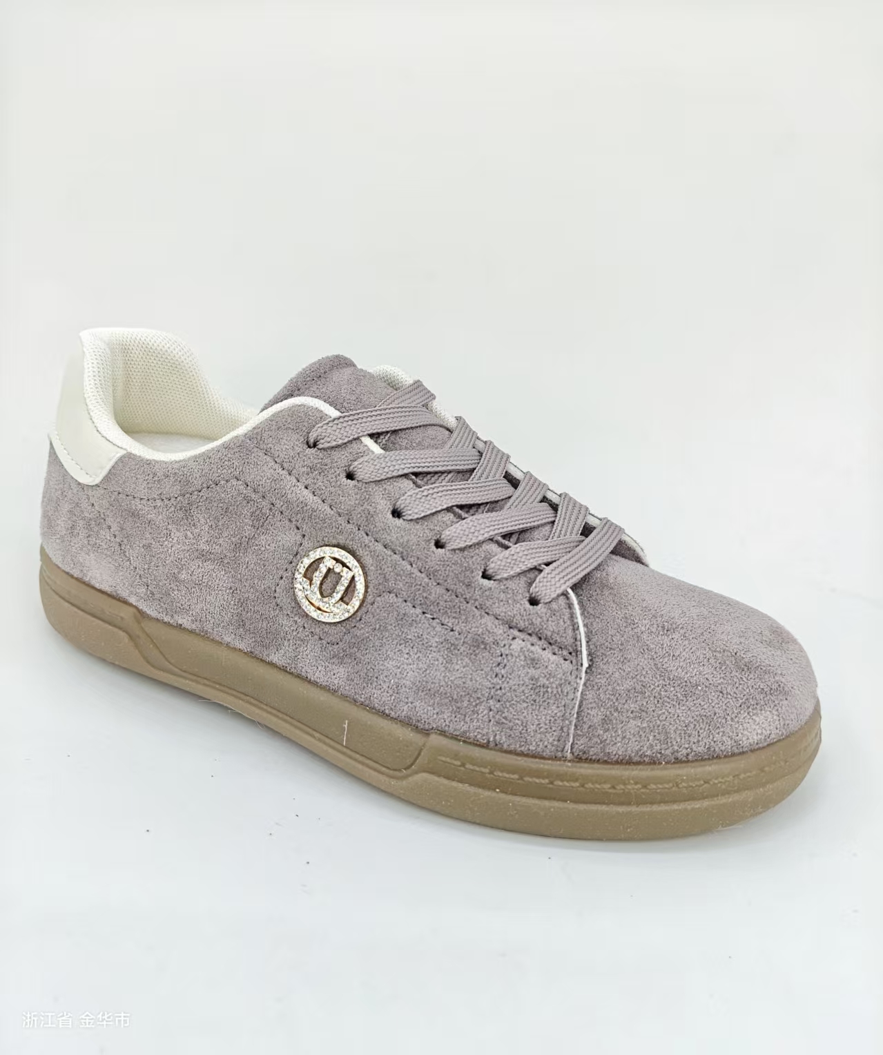 Sports shoes are breathable, lightweight, comfortable and versatile for daily use details Picture