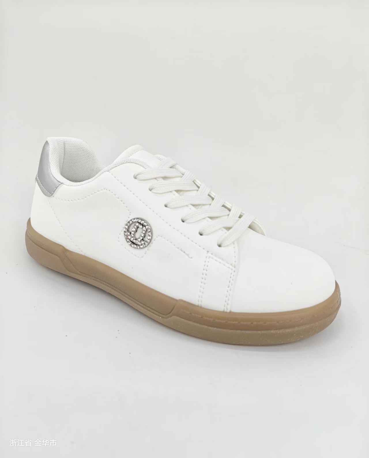 Sports shoes are breathable, lightweight, comfortable and versatile for daily use Specification drawing