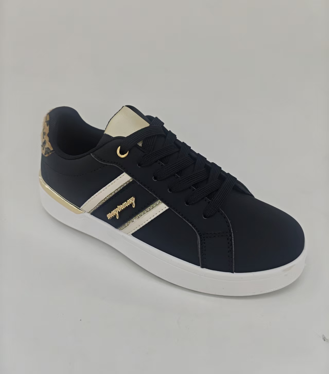 Women's summer casual sports shoes are breathable, comfortable and versatile for daily use Specification drawing
