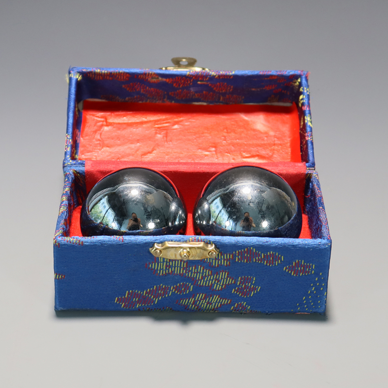 Baoding iron ball chrome-plated solid hollow bell sound middle-aged and elderly leisure sports hand massage regular box fitness handball pic 5