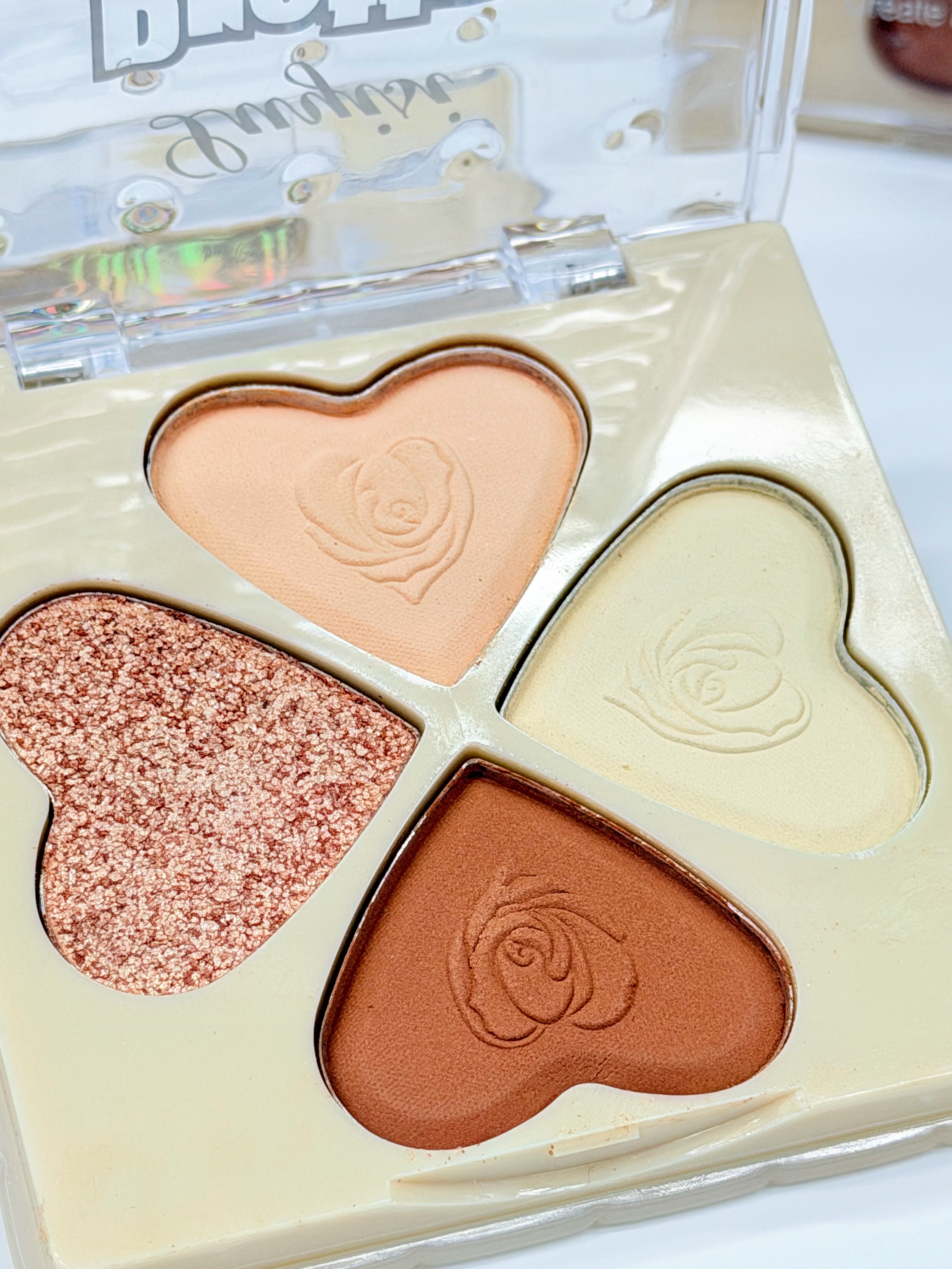 Cross-border IHUDABEAUTYI Four-color heart-shaped high-gloss contouring one-piece set Sparkling high-gloss powder Fine professional makeup export Item Picture