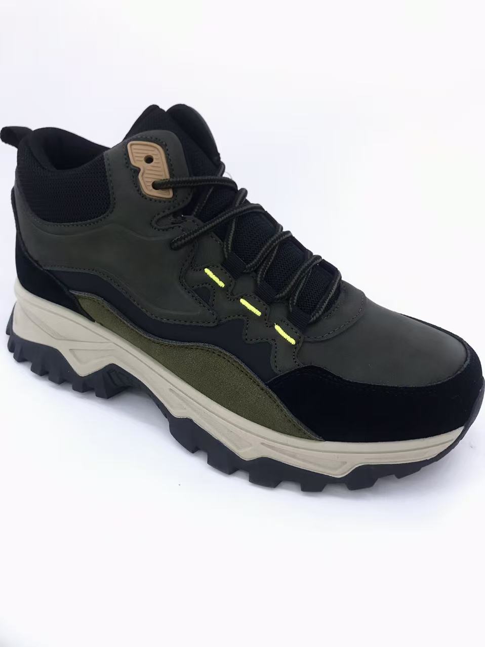 Lightweight, anti-slip, wear-resistant, breathable and comfortable men's shoes for outdoor hiking in autumn and winter full figure