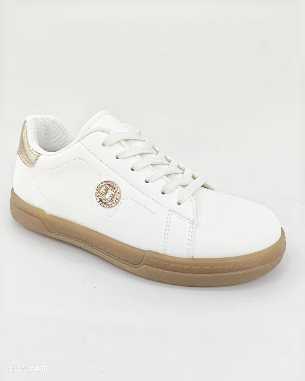 Sports shoes are breathable, lightweight, comfortable and versatile for daily use full figure