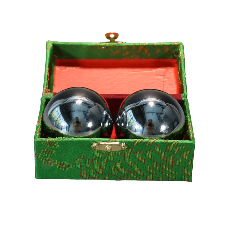 Baoding iron ball chrome-plated solid hollow bell sound middle-aged and elderly leisure sports hand massage regular box fitness handball Item Picture