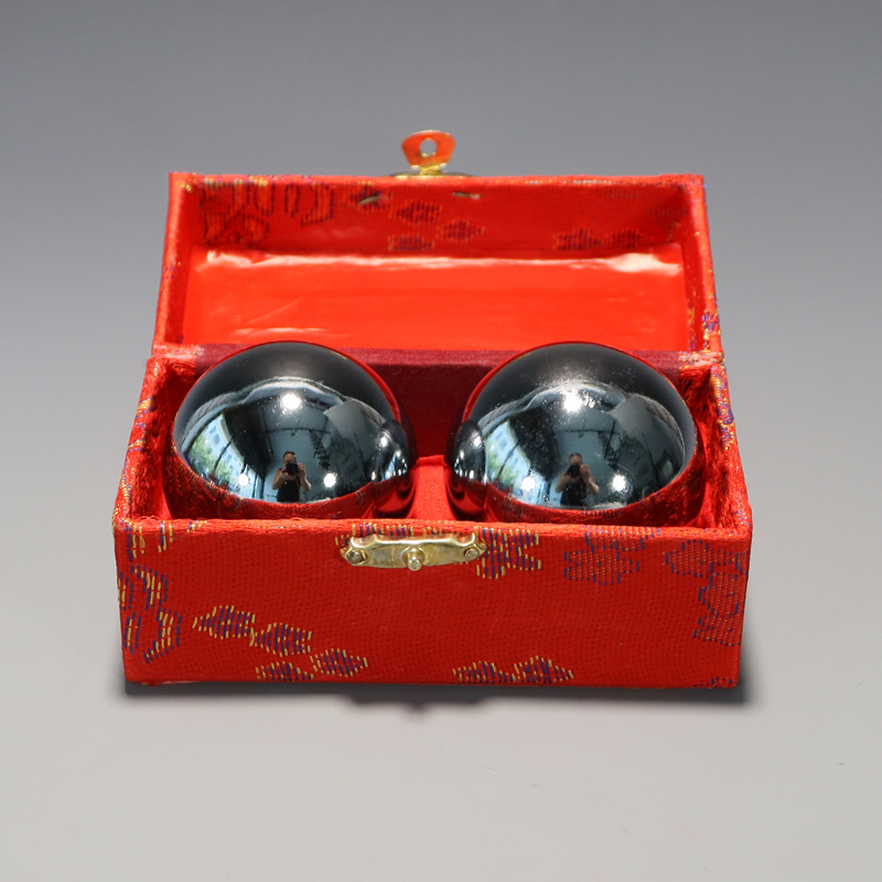 Baoding iron ball chrome-plated solid hollow bell sound middle-aged and elderly leisure sports hand massage regular box fitness handball pic 6