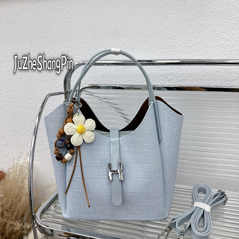 Longxiang folding bag, tote bag, long briefcase, carry-on bag, simple commuting, large capacity, genuine leather Application Scenario