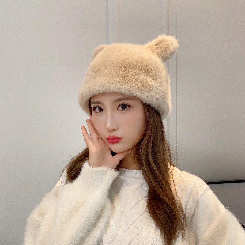 The new plush hat is cute for women in winter, thickened, warm, fashionable and stylish. It features red panda ears, ear protection and faux fur mink
