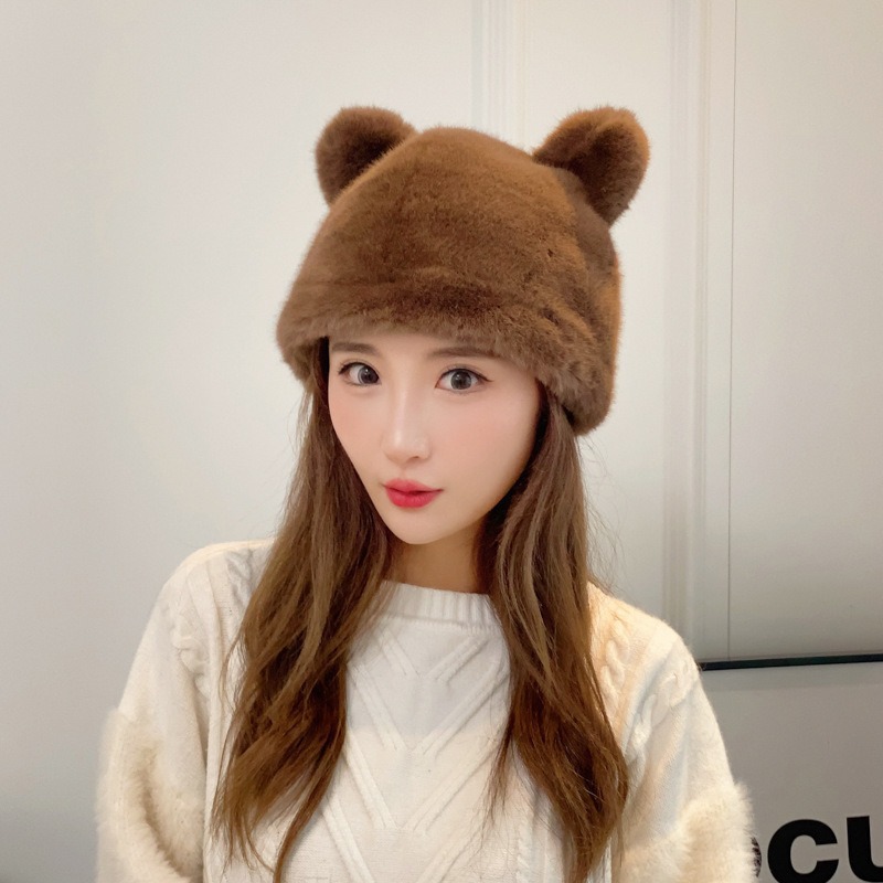 The new plush hat is cute for women in winter, thickened, warm, fashionable and stylish. It features red panda ears, ear protection and faux fur mink details Picture