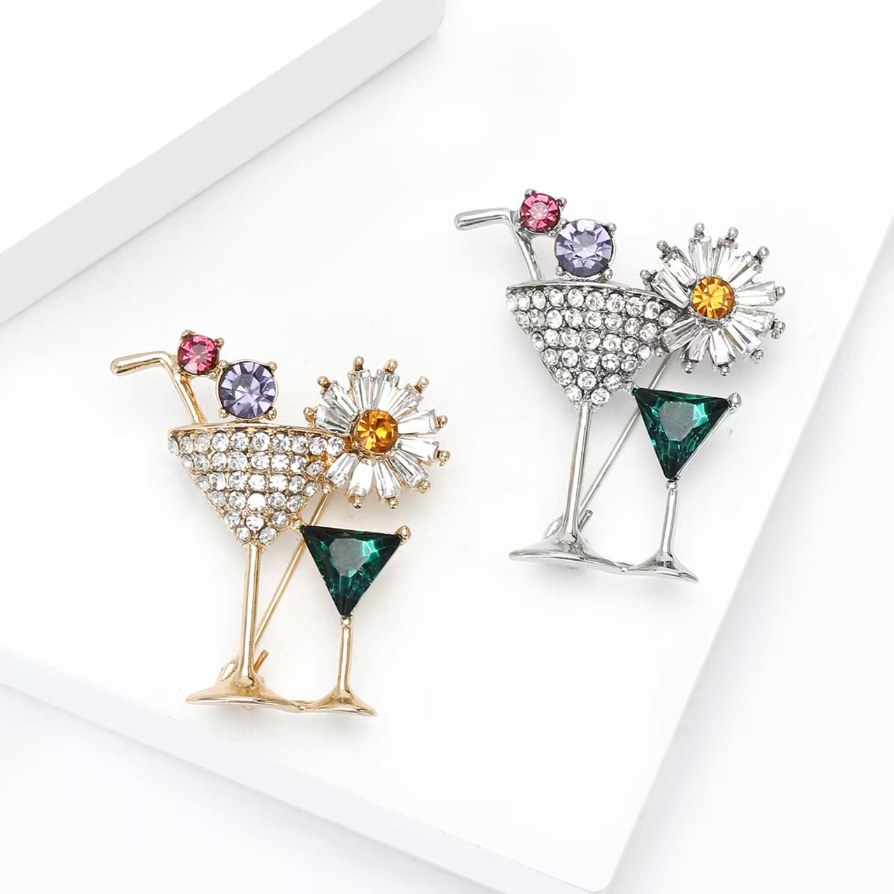 European and American fashionable cocktail cup brooches, creative and trendy women's sweaters, coats, corsages, accessories and pins