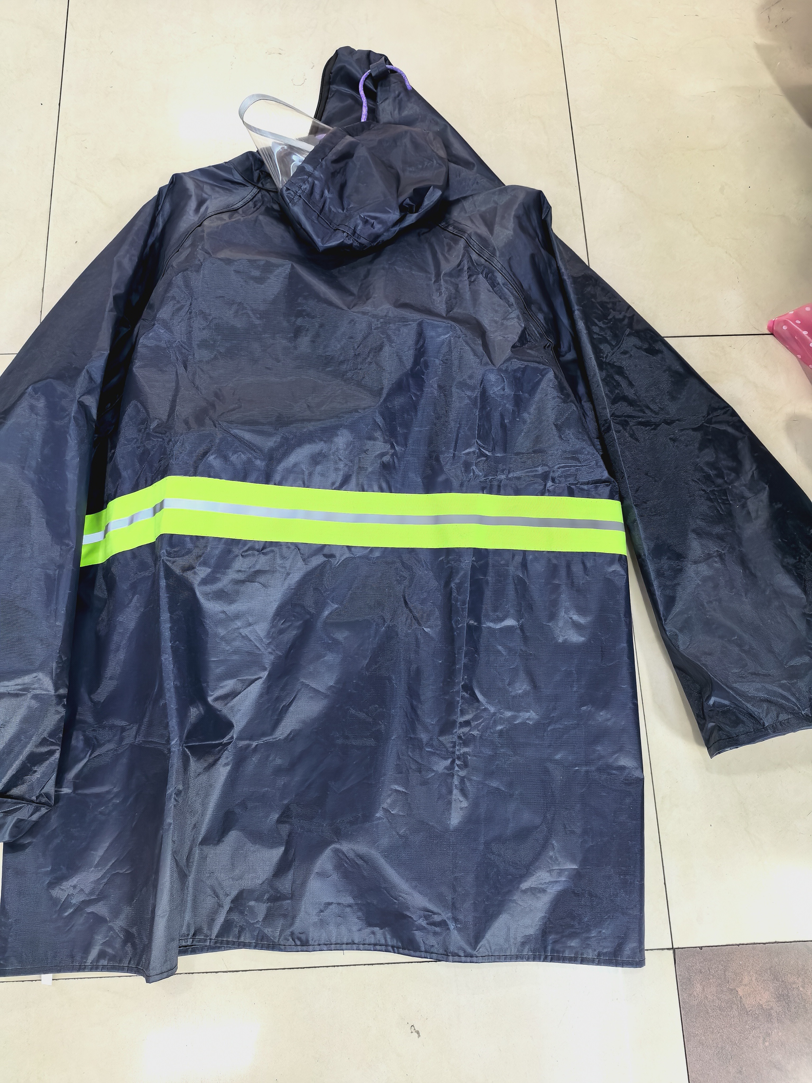 连体雨衣、雨披实物图