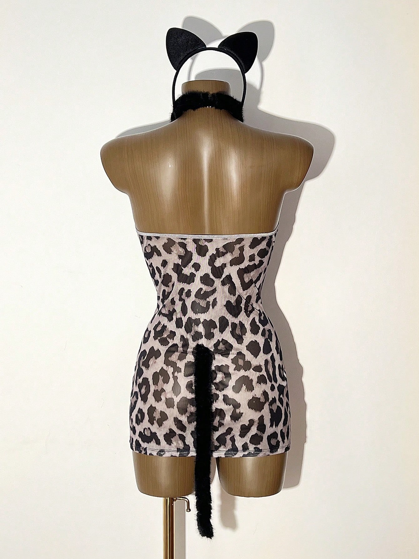 Leopard-print nightgown, hot and spicy hip-hugging lingerie, sexy lace set Item Picture