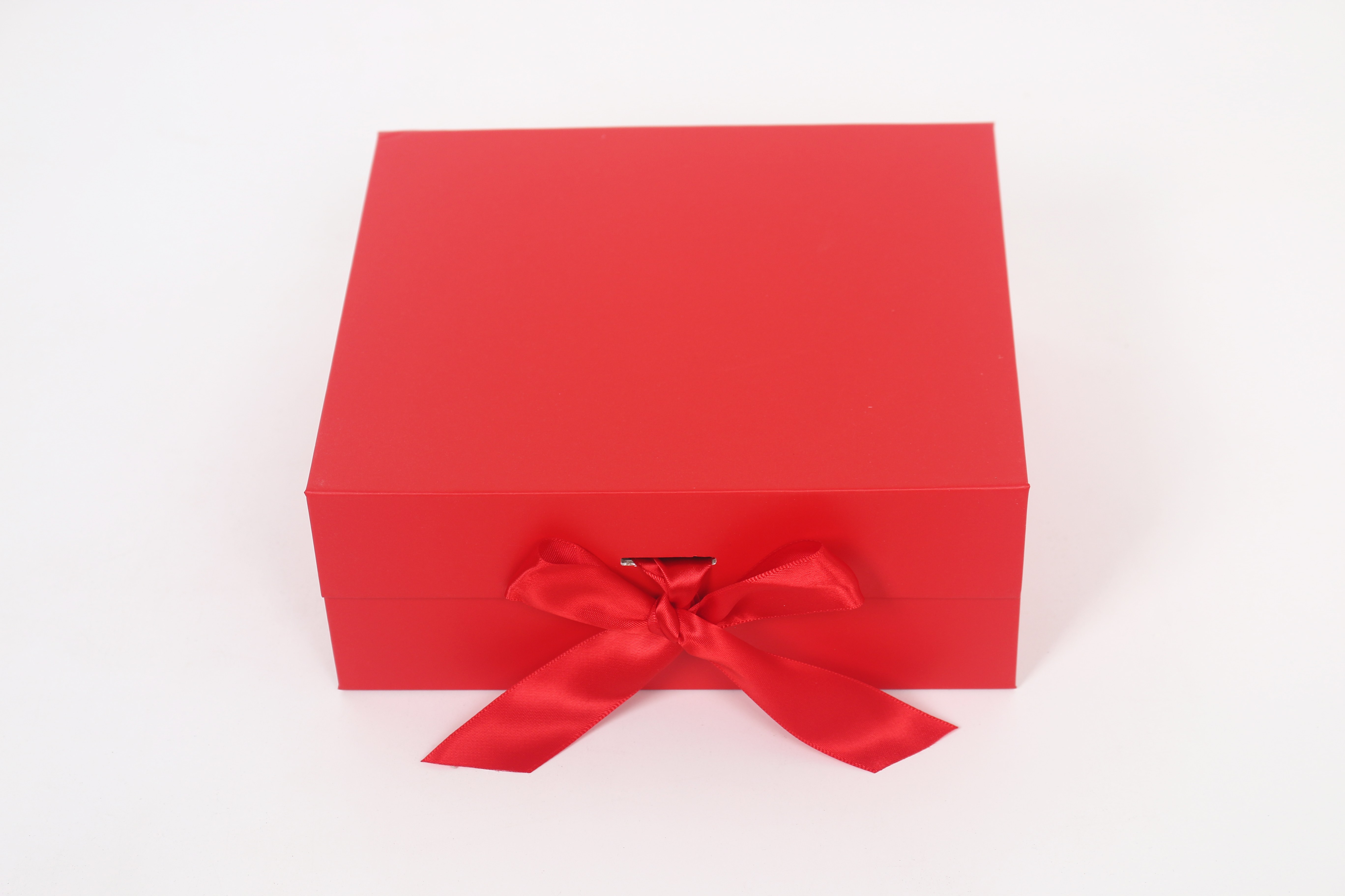 Z225# Small single folding gift box, creative gift packaging box, ribbon style magnetic folding box Application Scenario