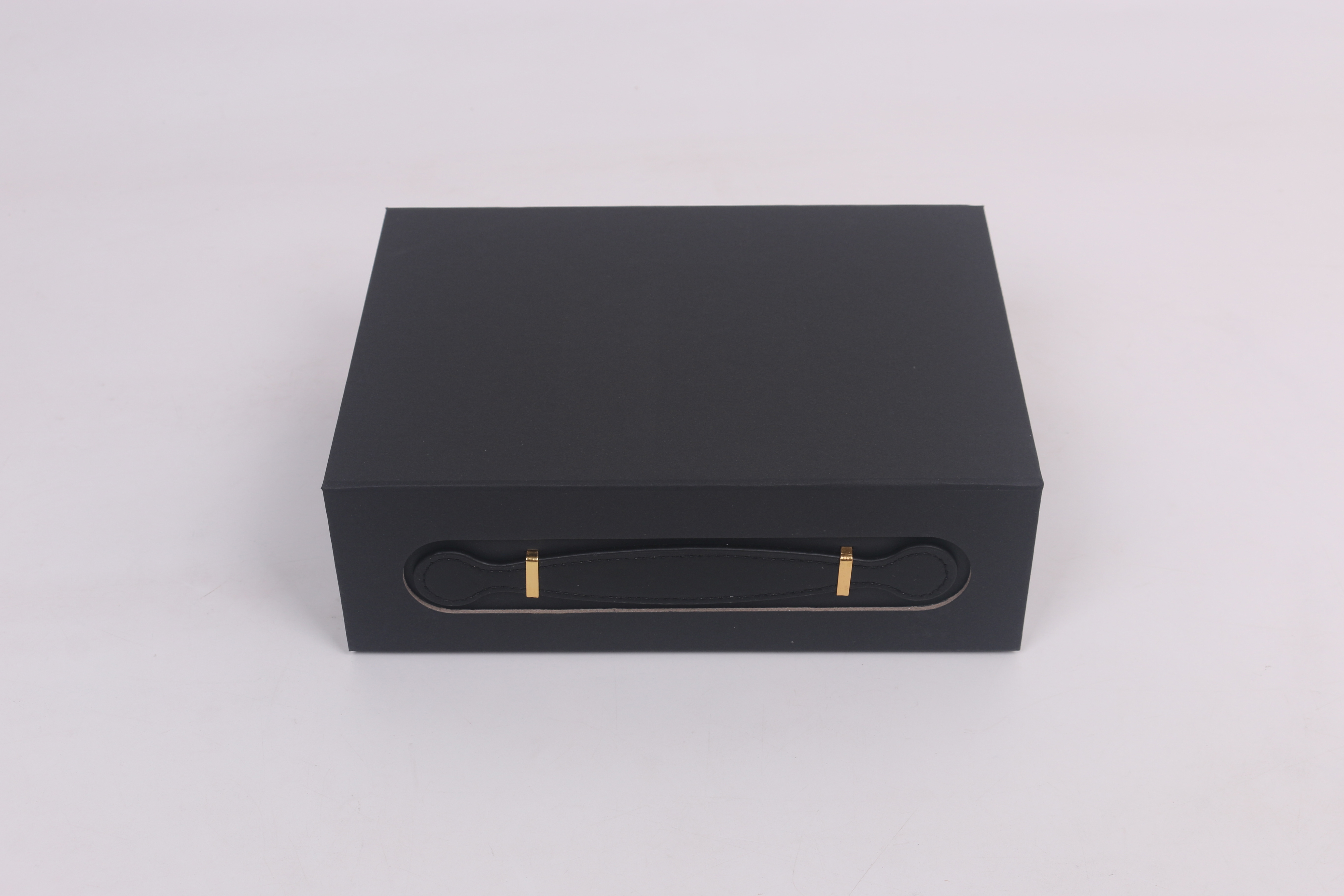 Z235# Single folding gift box, creative gift packaging box, leather strip hand-held magnetic folding box, mooncake box Application Scenario