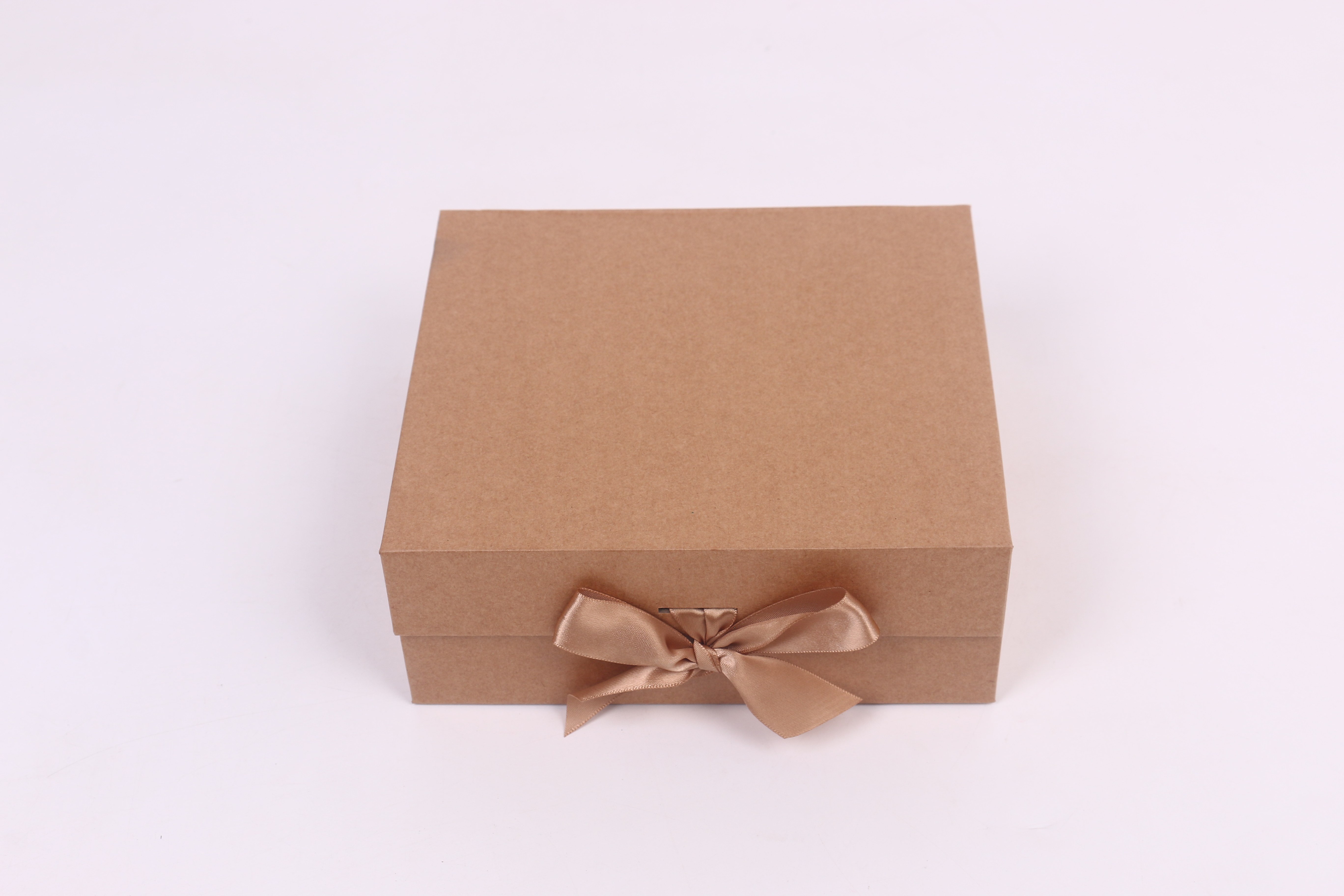 Z225# Small single folding gift box, creative gift packaging box, ribbon style magnetic folding box Specification image