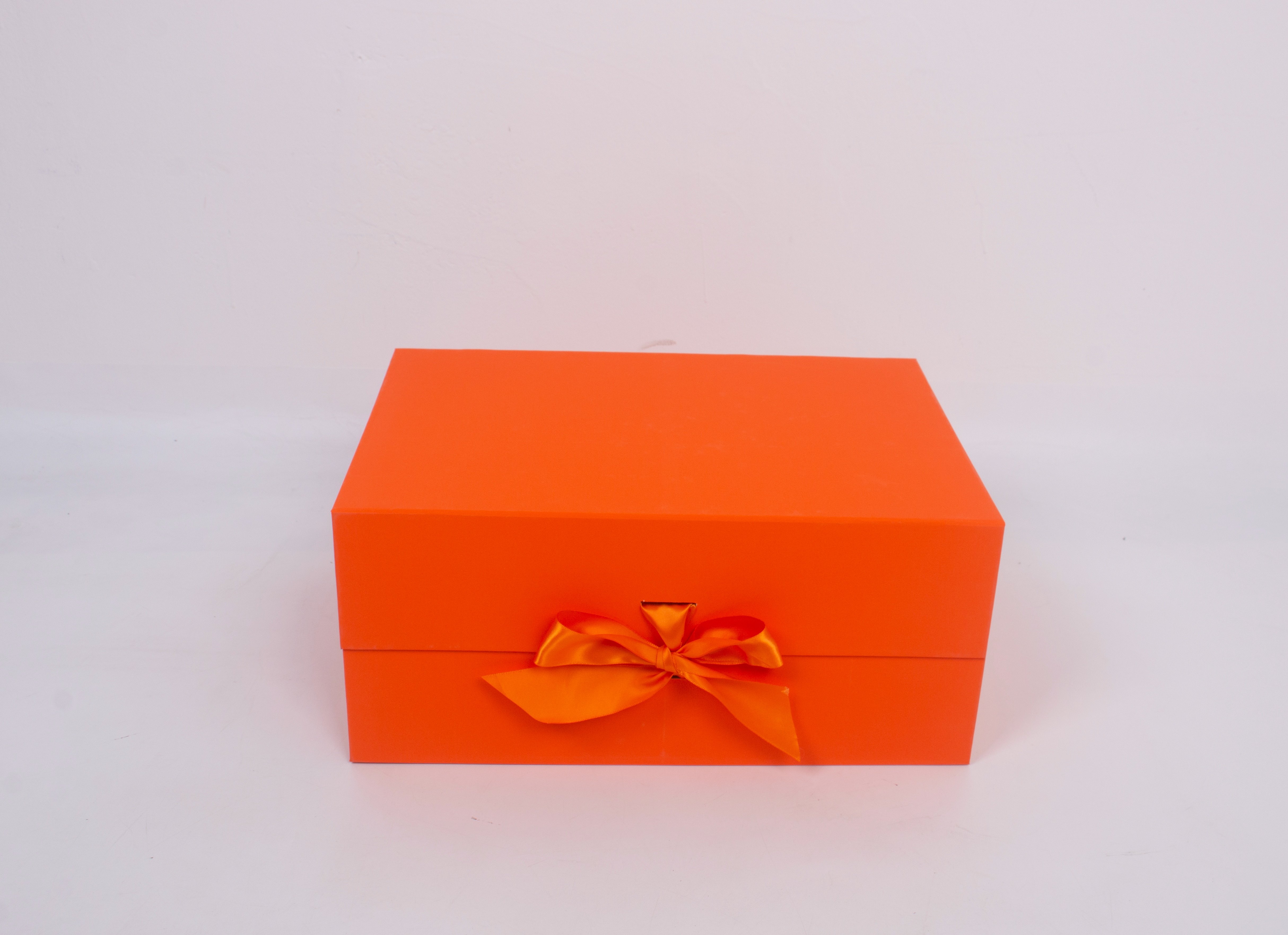 Z229# Extra-large orange folding gift box, souvenir packaging box, exquisite gift box packaging Application Scenario