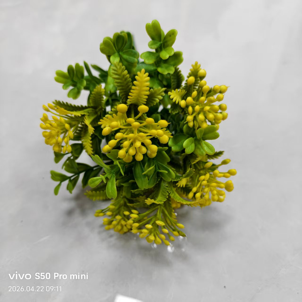 Simulated 7-fork spray-painted plastic fruit sculptures, water plants, green plants, indoor and outdoor plant walls, DIY decoration in stock, replenishment cabinet Application Scenario
