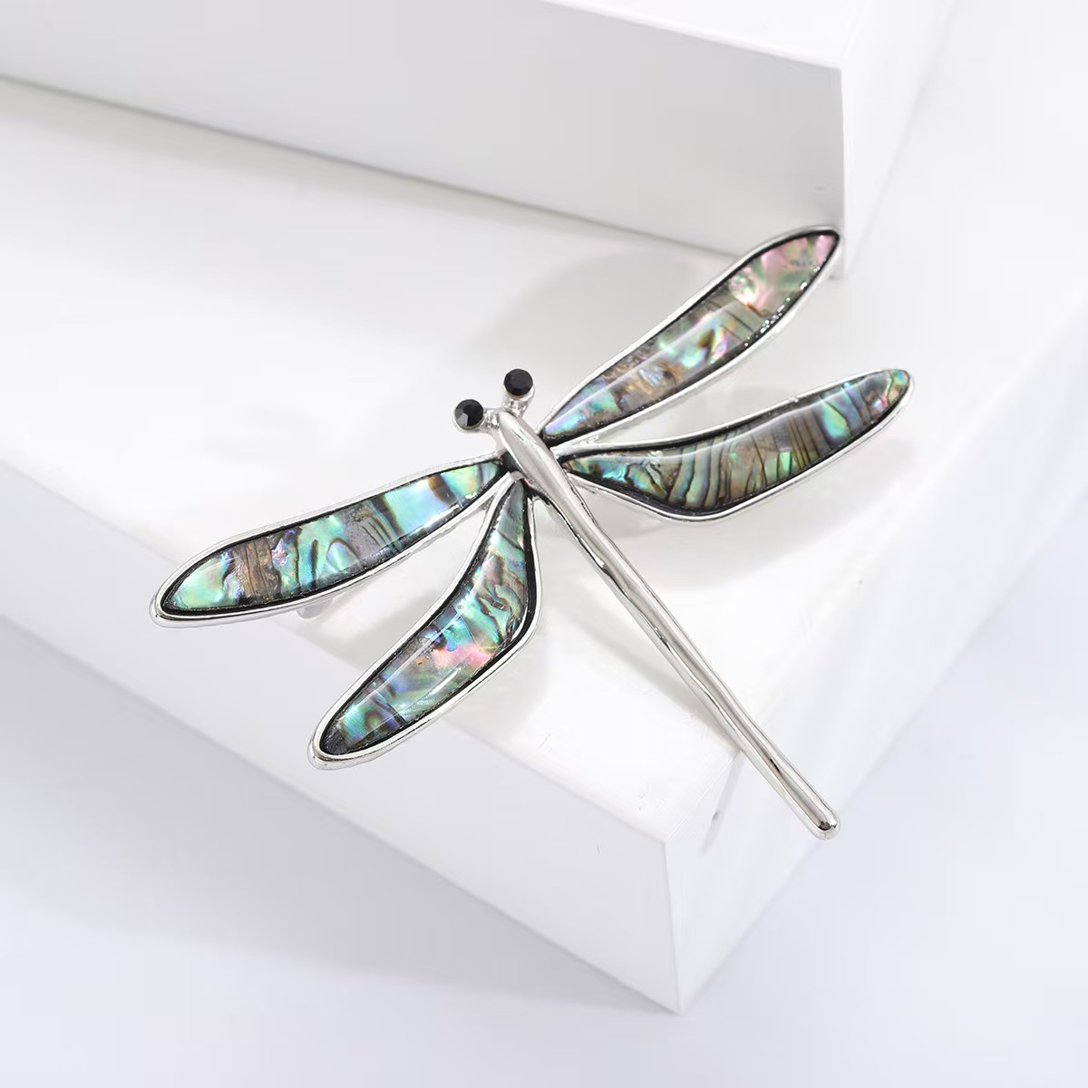 Artistic and retro dragonfly brooch, alloy emerald shell pin, suit overcoat coat pin buckle Specification image