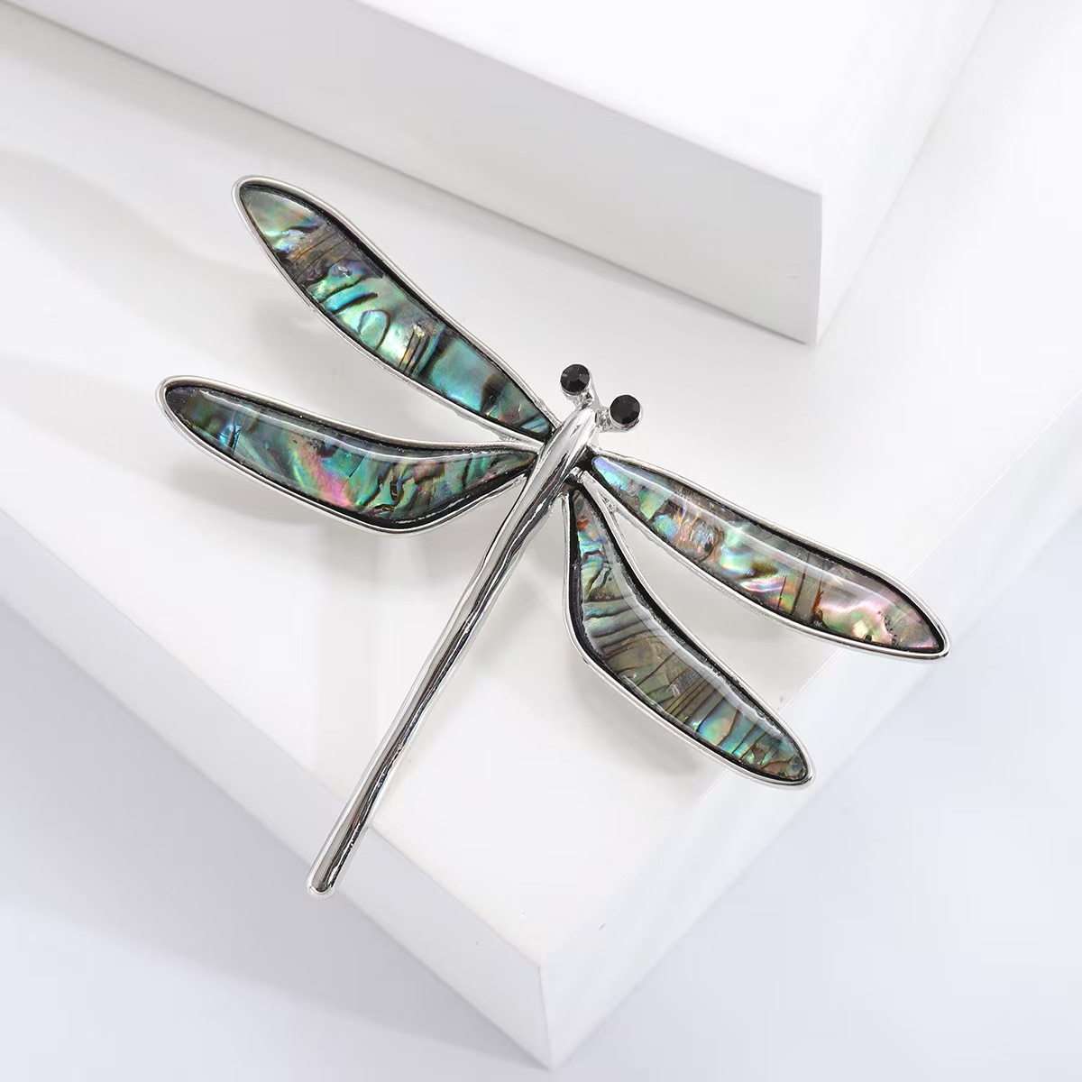 Artistic and retro dragonfly brooch, alloy emerald shell pin, suit overcoat coat pin buckle