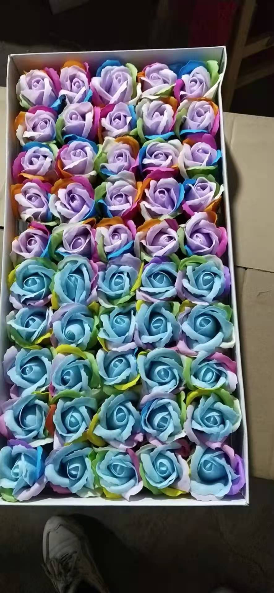 Diy colorful handmade soap roses as a birthday gift for your girlfriend. Romantic flower decorations and simulated flower heads Item Picture