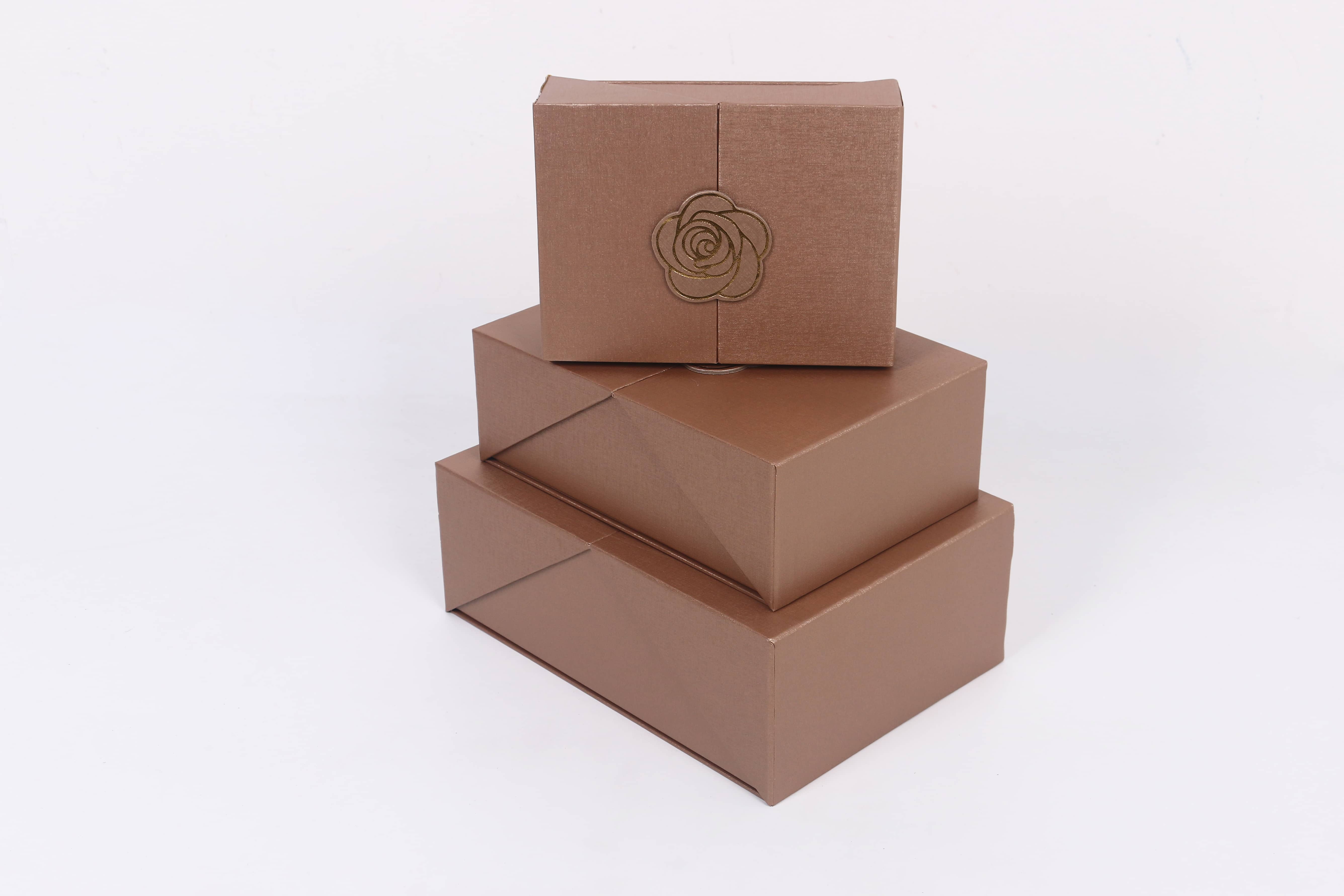 3433# Double-opening gilded rose buckle Gift Box, high-end red gift box, Valentine's Day/Wedding Souvenir packaging box, 3 sets/Factory direct sales Specification image