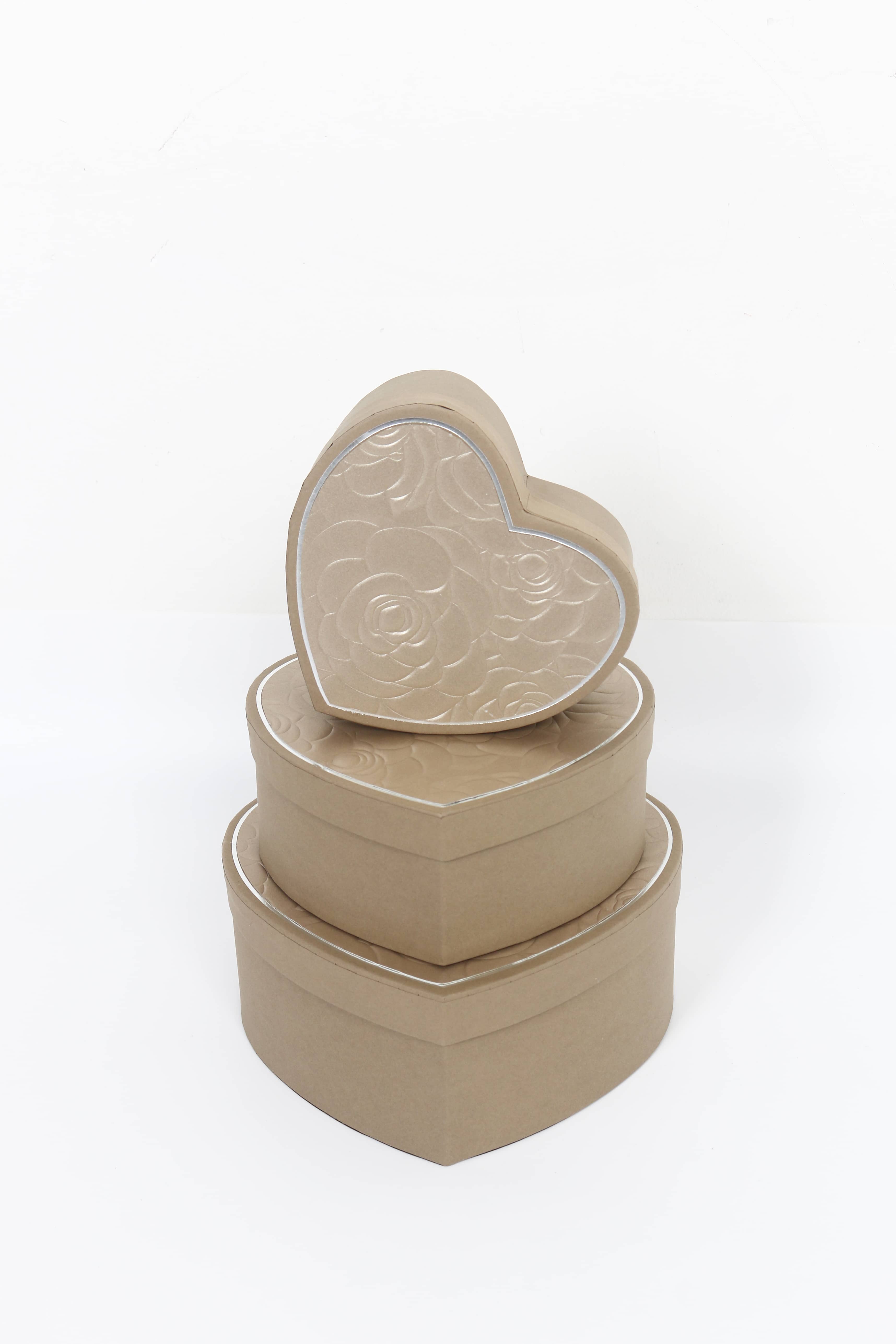 3405# Love Gift Box Three-piece Set, Heart-shaped Gift Box, Souvenir, Festival Gift Packaging Box, Exquisite Gift box, embossed rose pattern, square pattern gift box, factory direct sales Specification image