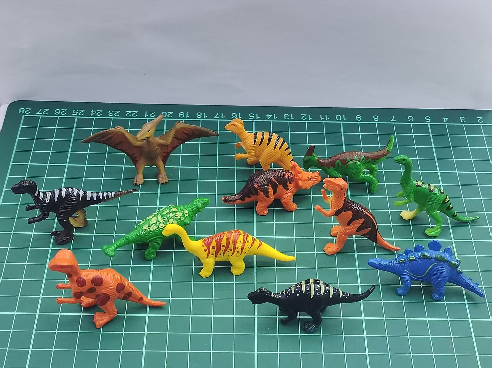 12 sets of small dinosaur animal model toys as rewards, small gifts for the start of the school year, and creative mini toys for children Item Picture