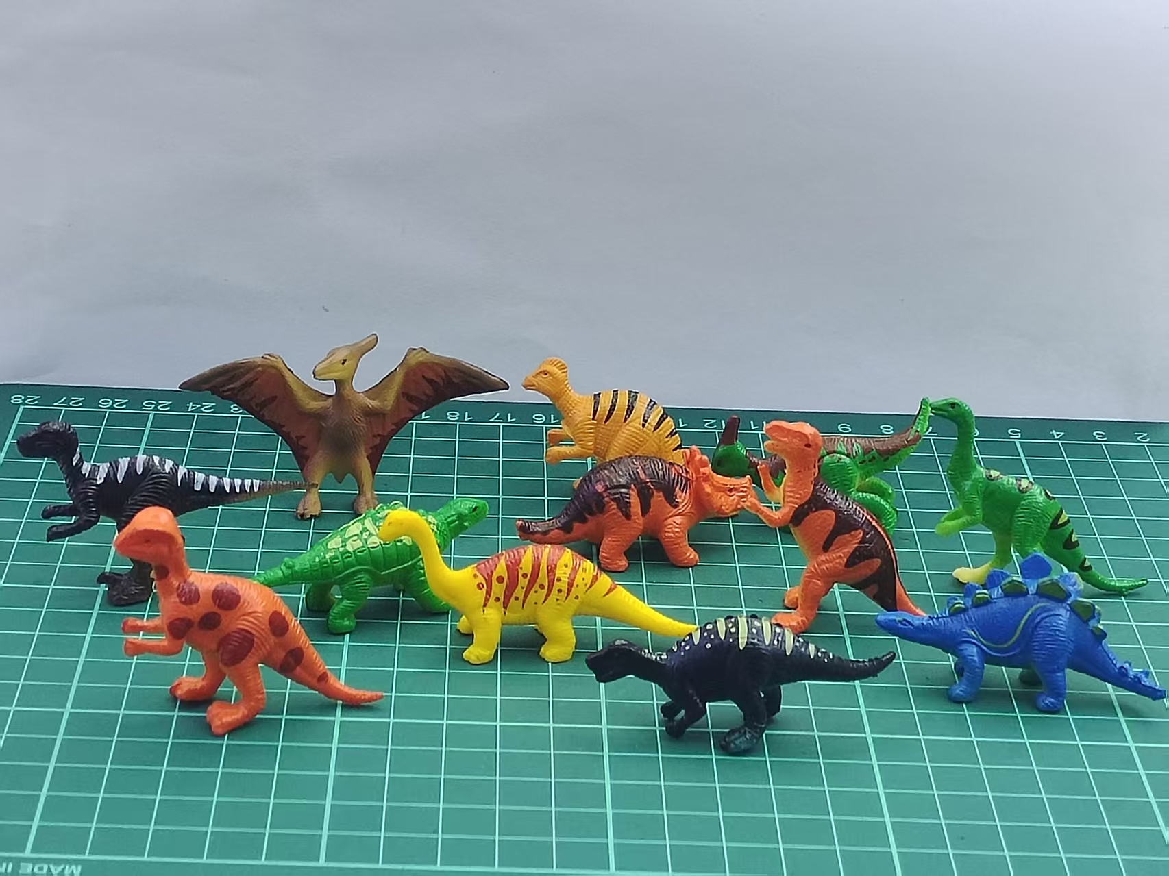 12 sets of small dinosaur animal model toys as rewards, small gifts for the start of the school year, and creative mini toys for children Specification image