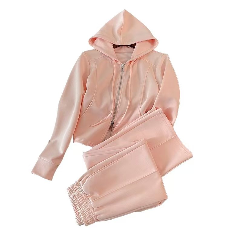 The pink hooded sportswear set is the same as the yoga hiking jersey in two pieces Application Scenario