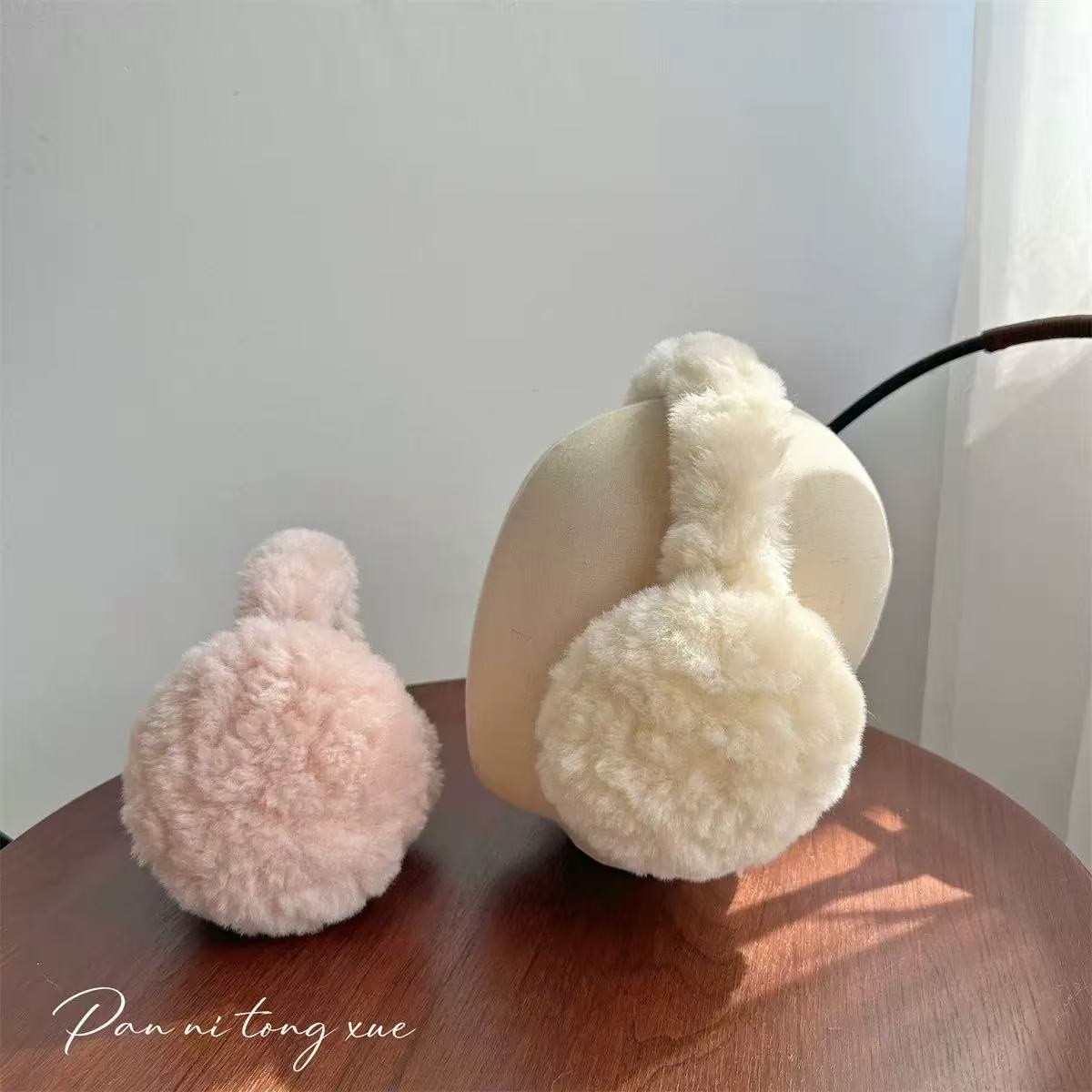 Foldable plush ear cups for girls, new autumn and winter warm ear covers for students, cute ear protection for students. Keep your ears warm in winter details Picture