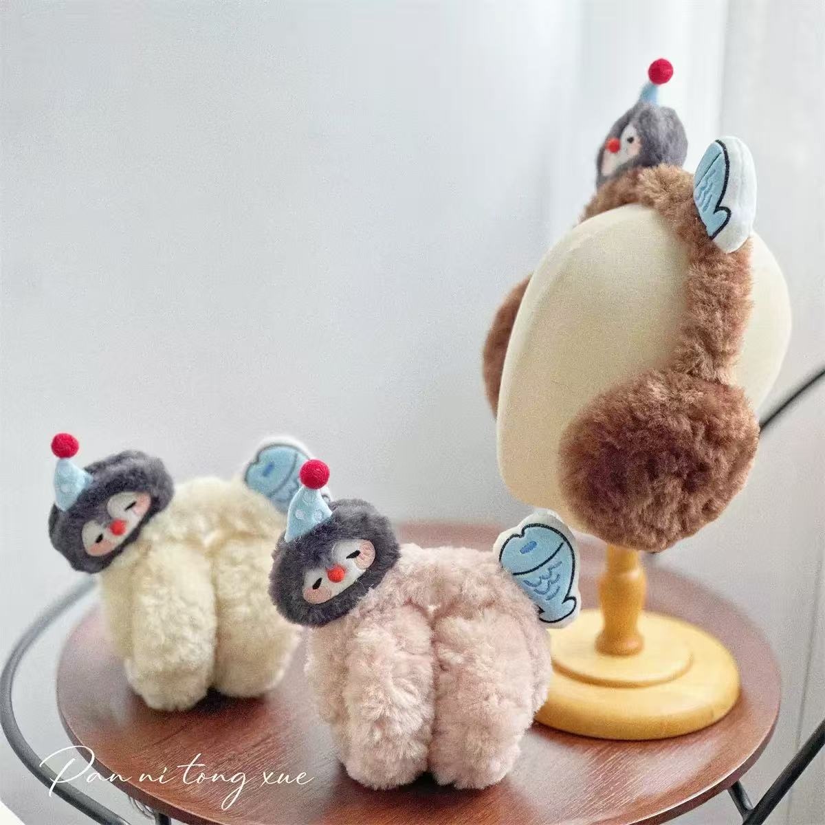 New autumn and winter cartoon penguin little fish ear muffs are warm and cute, providing students with windproof and cold-proof ear bags when going out