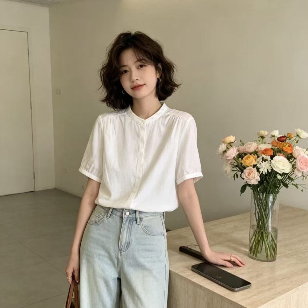 Solid-colored short-sleeved shirt 2026, a bohemian-style women's round-neck single-breasted pleated design, slimming, versatile and casual top details Picture