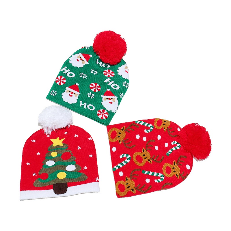 2026 Autumn/Winter new Christmas hats, cross-border Amazon Temu Santa Claus Reindeer cold hat, Christmas knitted hat for women Application Scenario