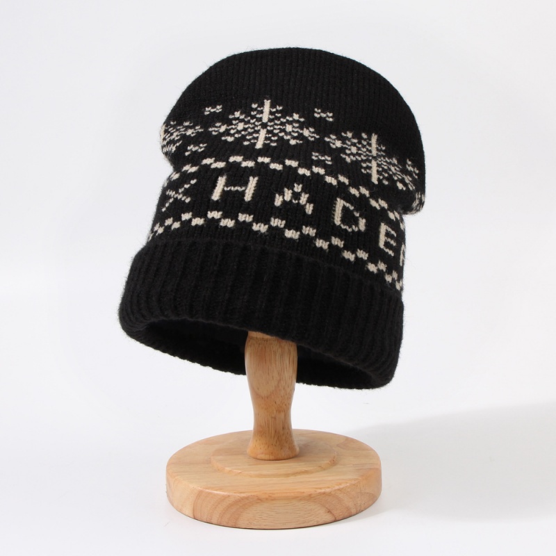 Knitted hat, woolen small hat accessories, knitted woolen straw hat, Korean Christmas style, autumn and winter snowflake letter flanged woolen hat, children's warm knitted hat, ear-protective hat, cold hat for adults Application Scenario