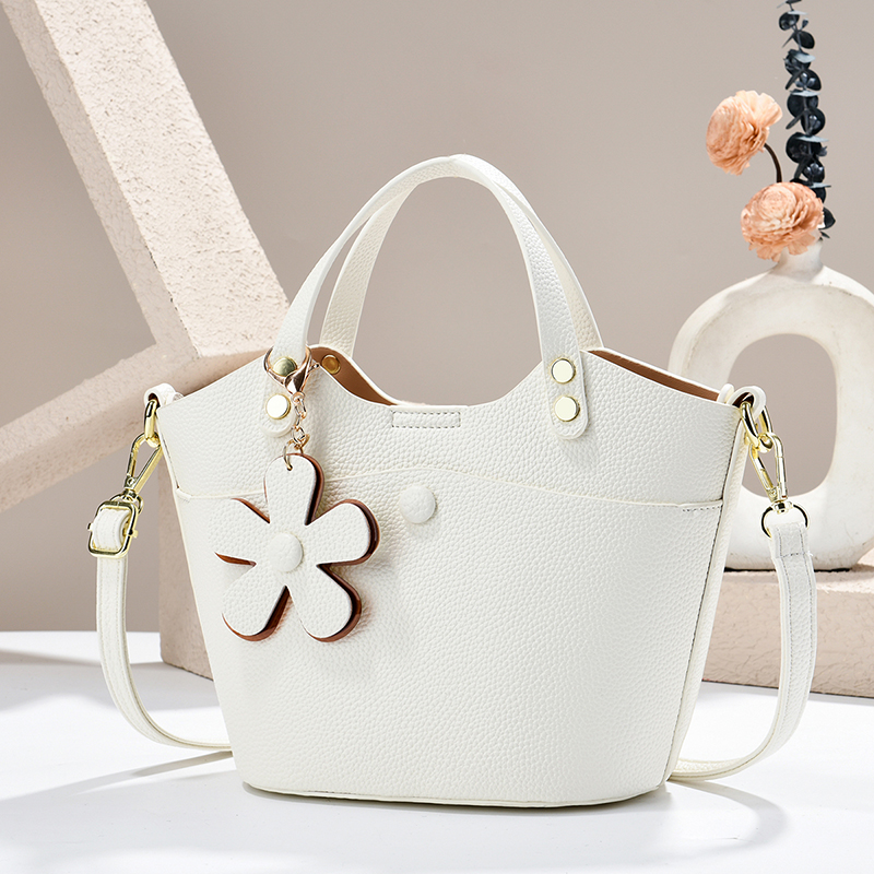 The new women's handbag from Meifang Bag and Yiding Bag Industry is a trendy single-shoulder crossbody bag Specification image