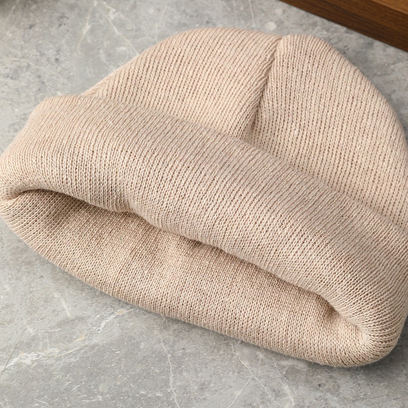 Colorful knitted hats, small knitted woolen hats, knitted woolen hats, straw hat accessories details Picture