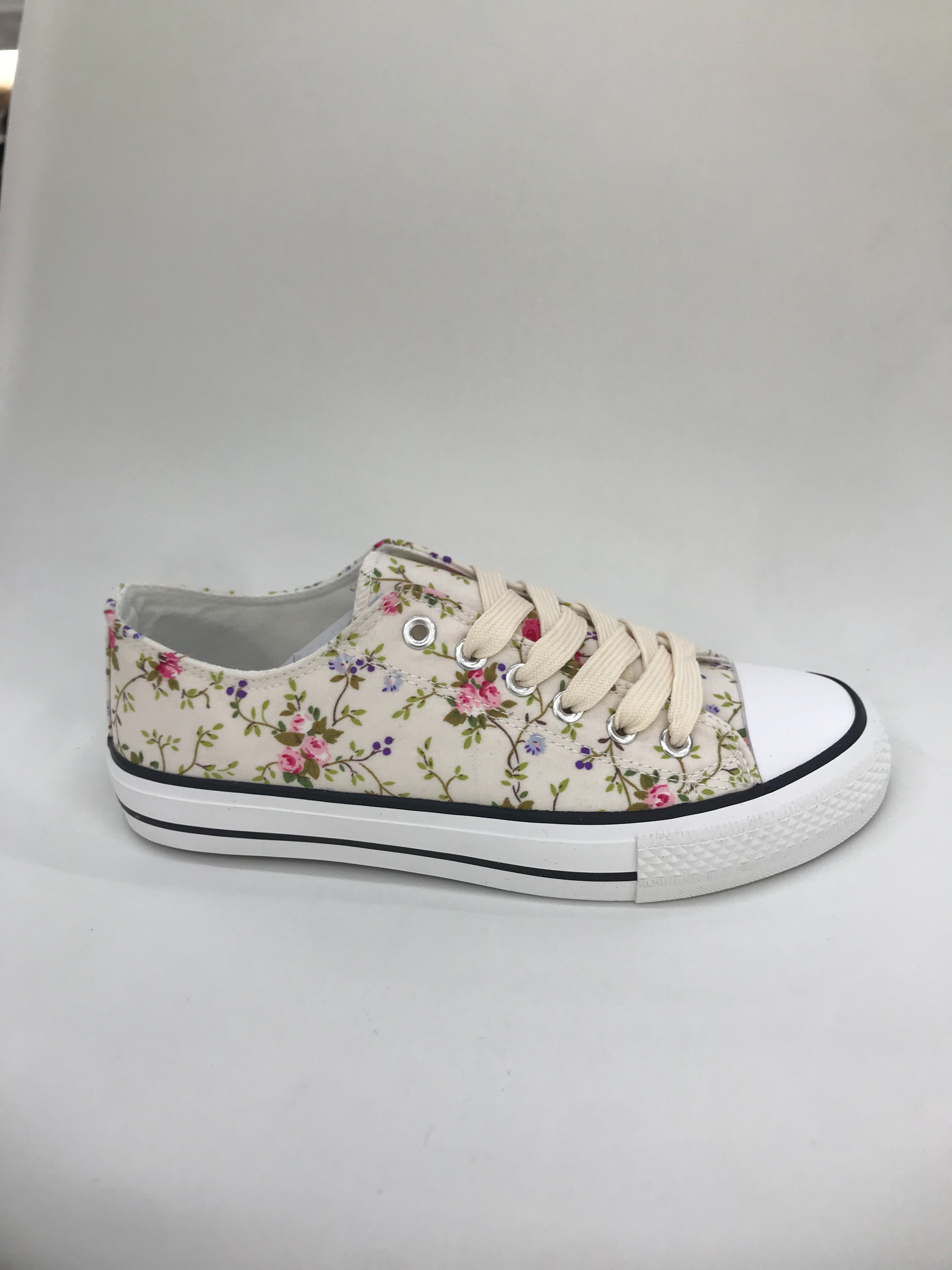 Floral pattern canvas shoes 2026 new style height-increasing white sneakers North American style flat shoes details Picture