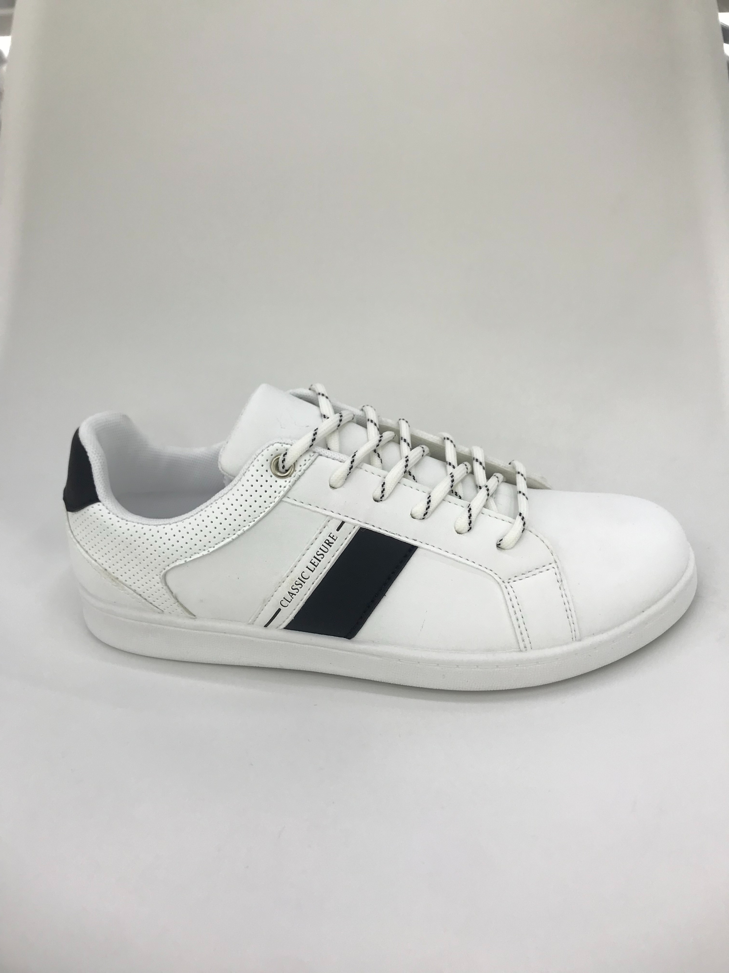 Men's casual sports shoes are breathable and lightweight details Picture