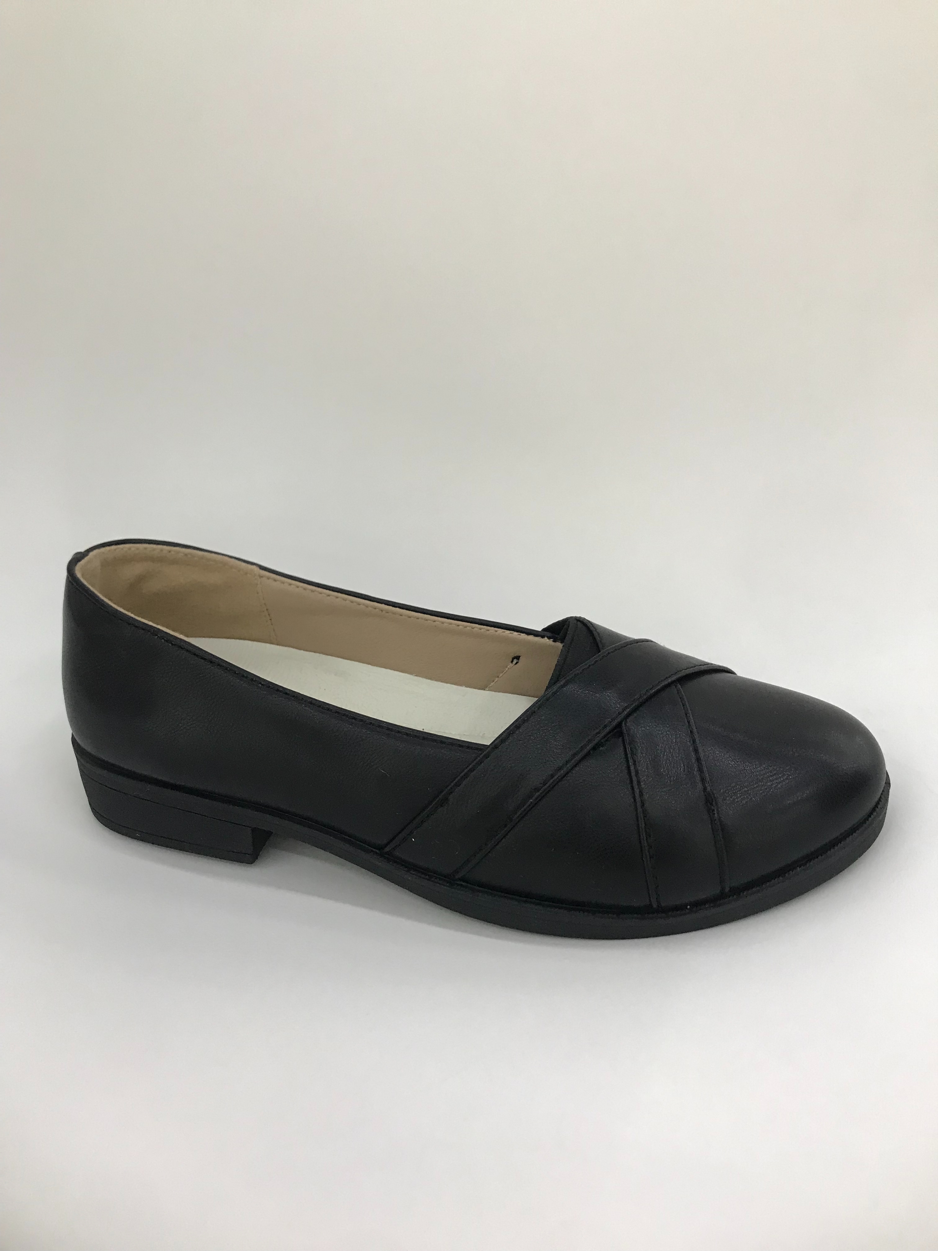 Brown leather flat slippers, anti-slip soft-soled sports shoes full figure