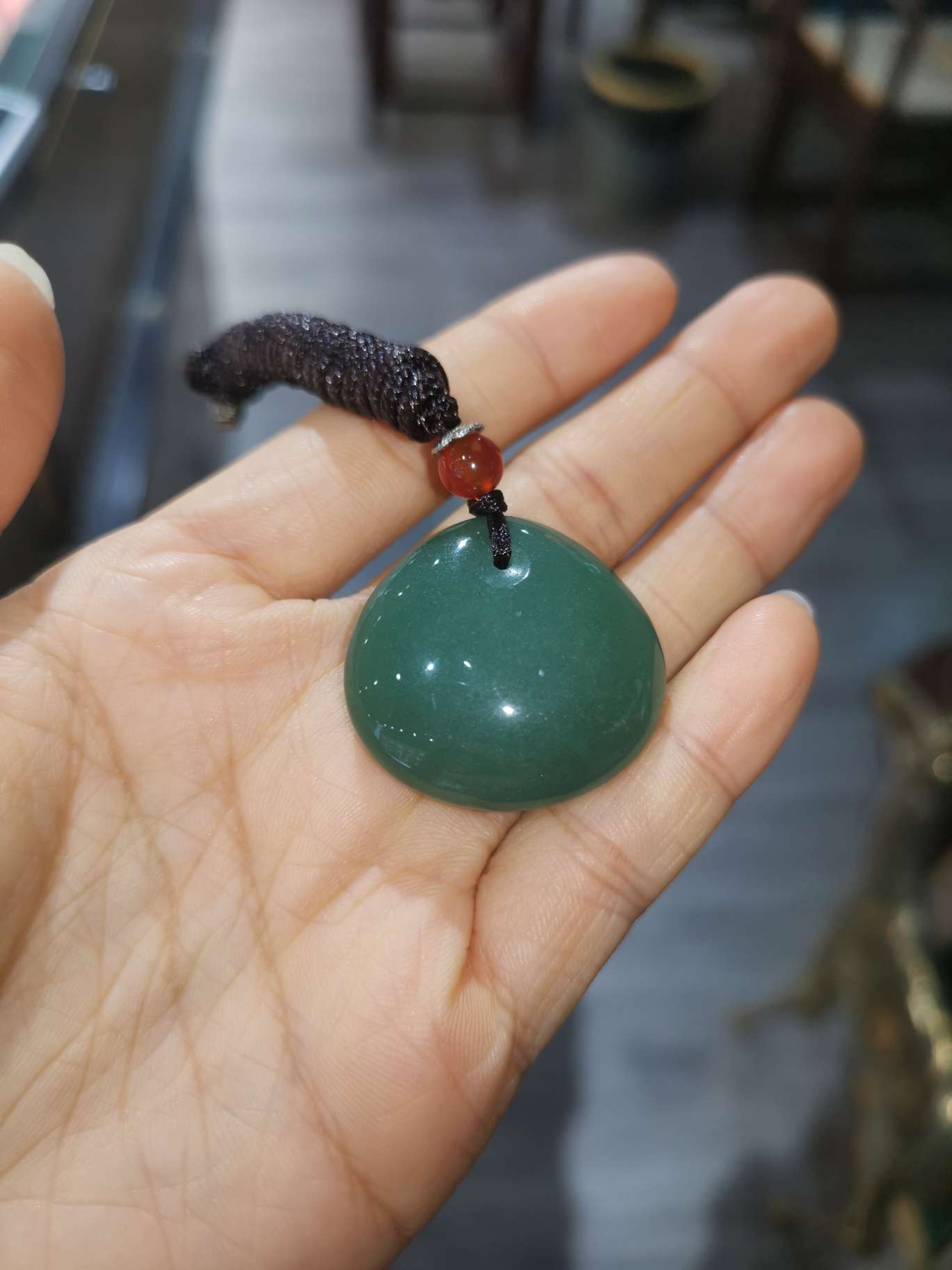 Ba Yu pendants are given as gifts for lovers, elders, leaders, best friends on their birthdays or anniversaries Application Scenario