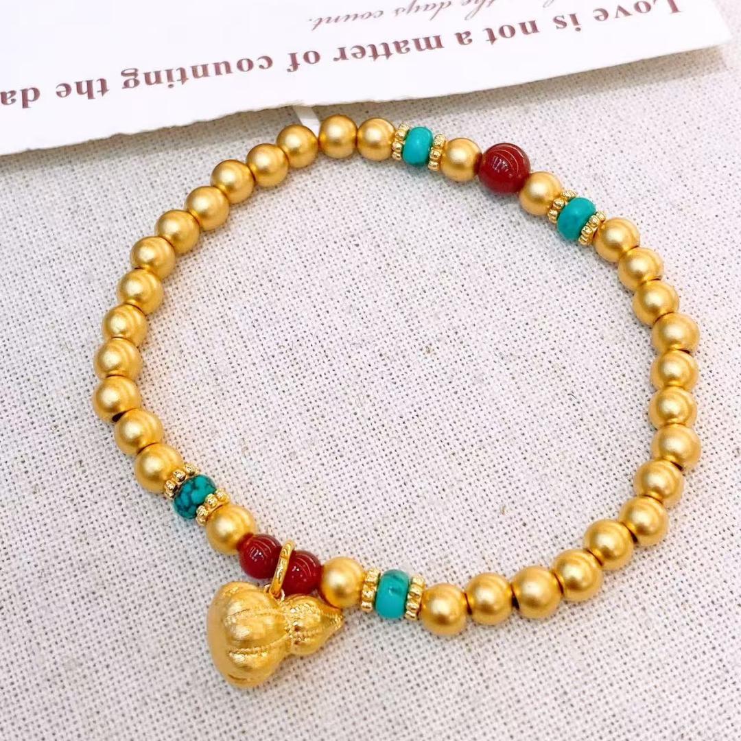 The bracelet is available in a variety of colors and is fashionable and trendy to wear Specification image