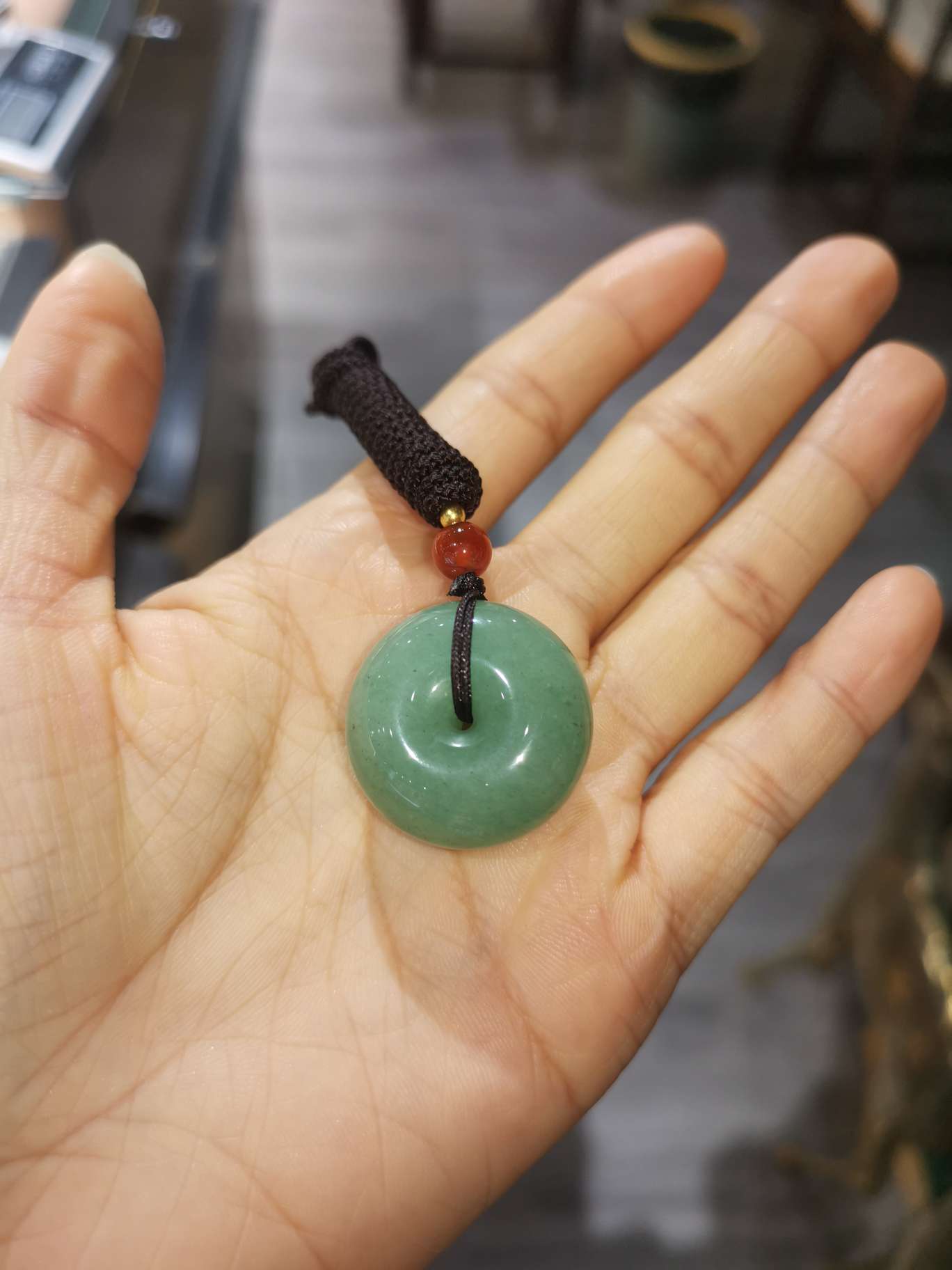 Ba Yu pendants are given as gifts for lovers, elders, leaders, best friends on their birthdays or anniversaries Item Picture