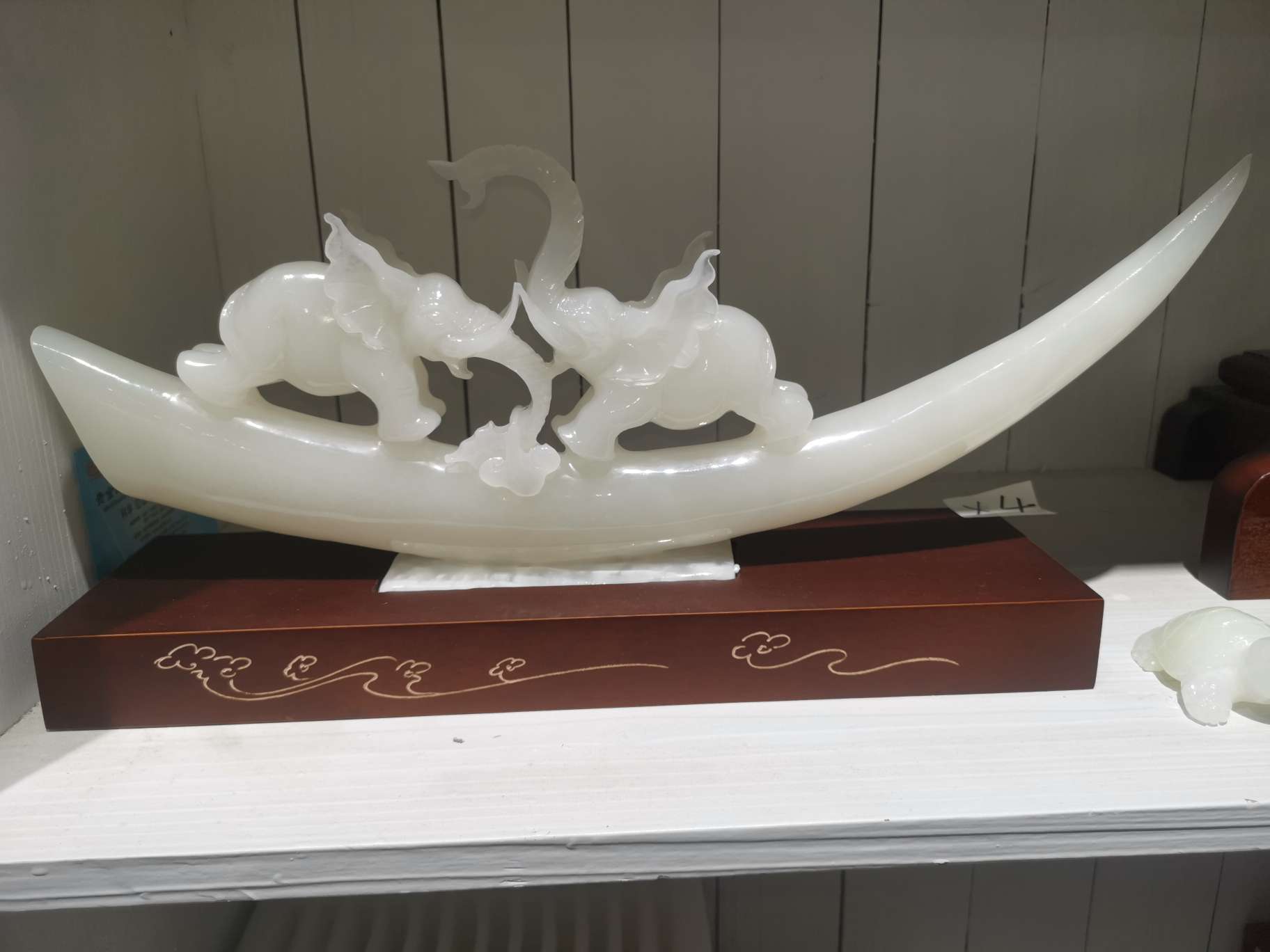 Auspicious and lucky Ba Yu ornaments are given as gifts to elders, leaders, when moving house, opening a store, or moving into a new home Item Picture